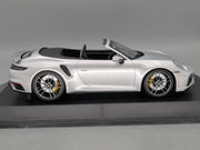 Modellautos 1:18 Minichamps Porsche 911 turbo S Cabriolet 2020 Silber mit OVP
