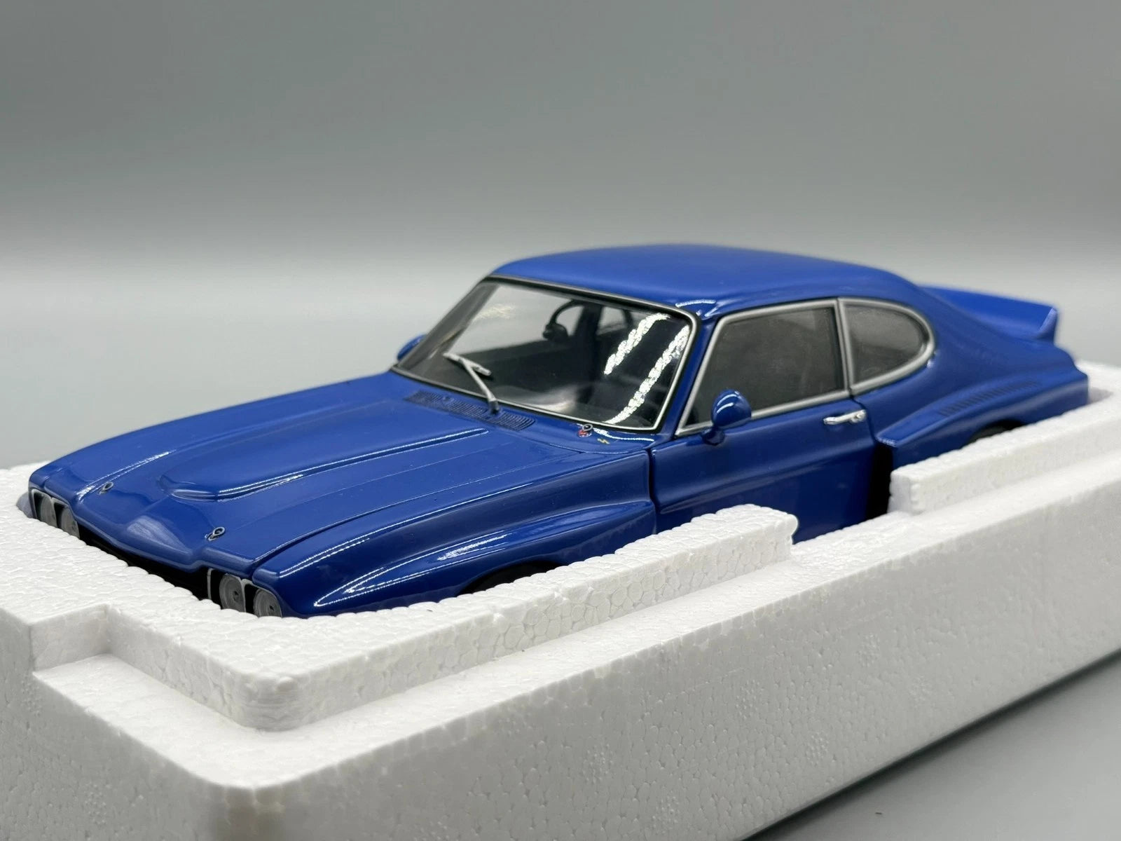 Modellautos 1:18 Minichamps Ford Capri RS 3100 1974 Blau mit OVP