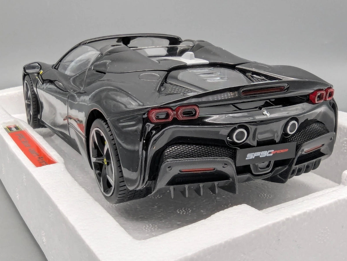 Modellautos 1:18 Bburago Ferrari SF90 Spider Assetto Fiorano Schwarz mit OVP