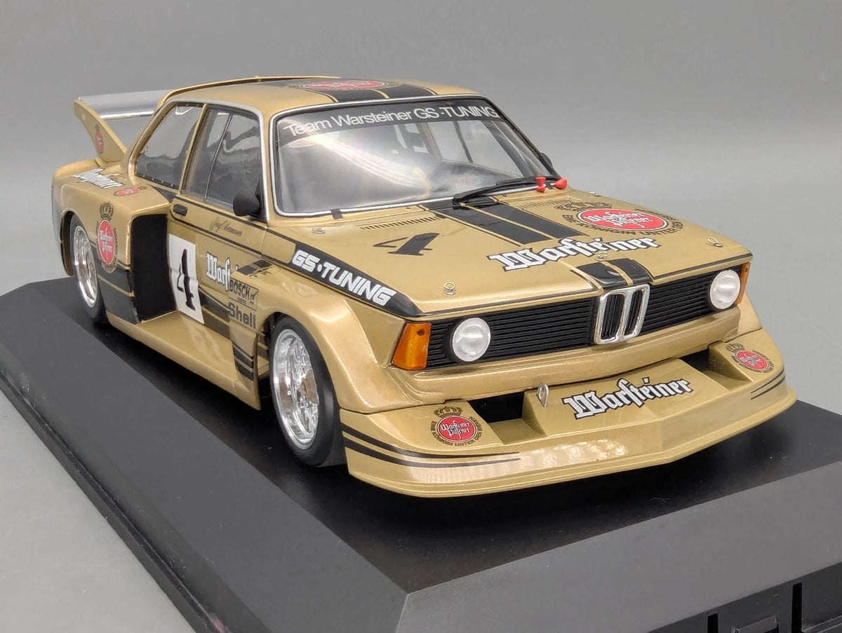Modellautos 1:18 Minichamps BMW 320i Warsteiner DRM 1977 #4 J. Obermoser Vitrine