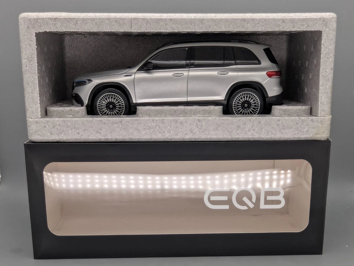 Modellautos 1:18 NZG Mercedes Benz EQB Iridiumsilber mit Dealer OVP