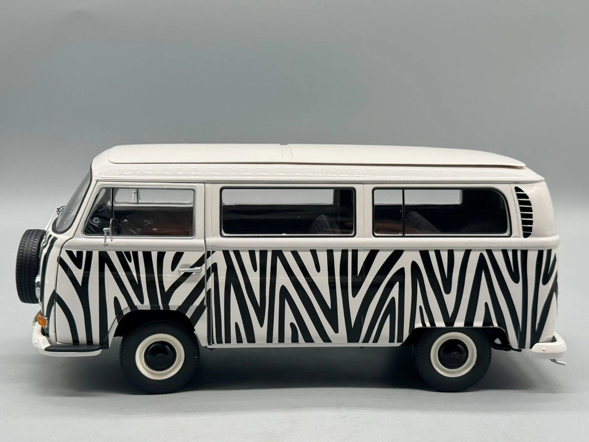 Modellautos 1:18 Schuco Volkswagen T2a Bus Safari mit OVP