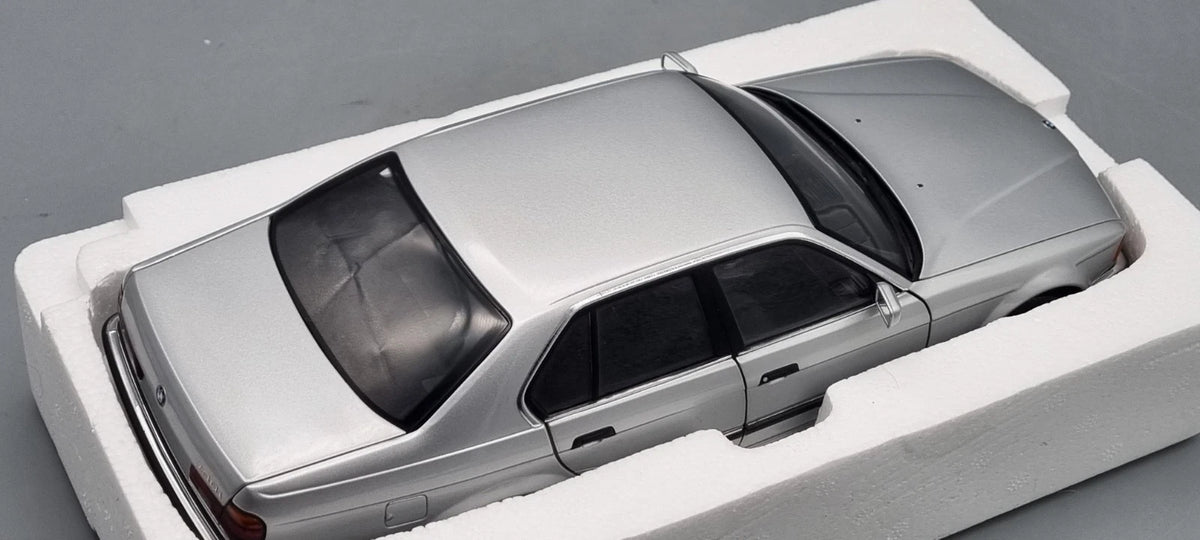 Modellautos 1:18 Minichamps 100 023000 BMW 730i 1987 silver OVP