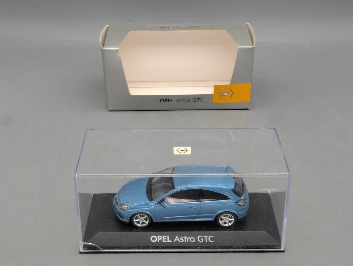 Modellautos 1:43 Minichamps Opel Astra GTC Blau Metallic mit Dealer OVP