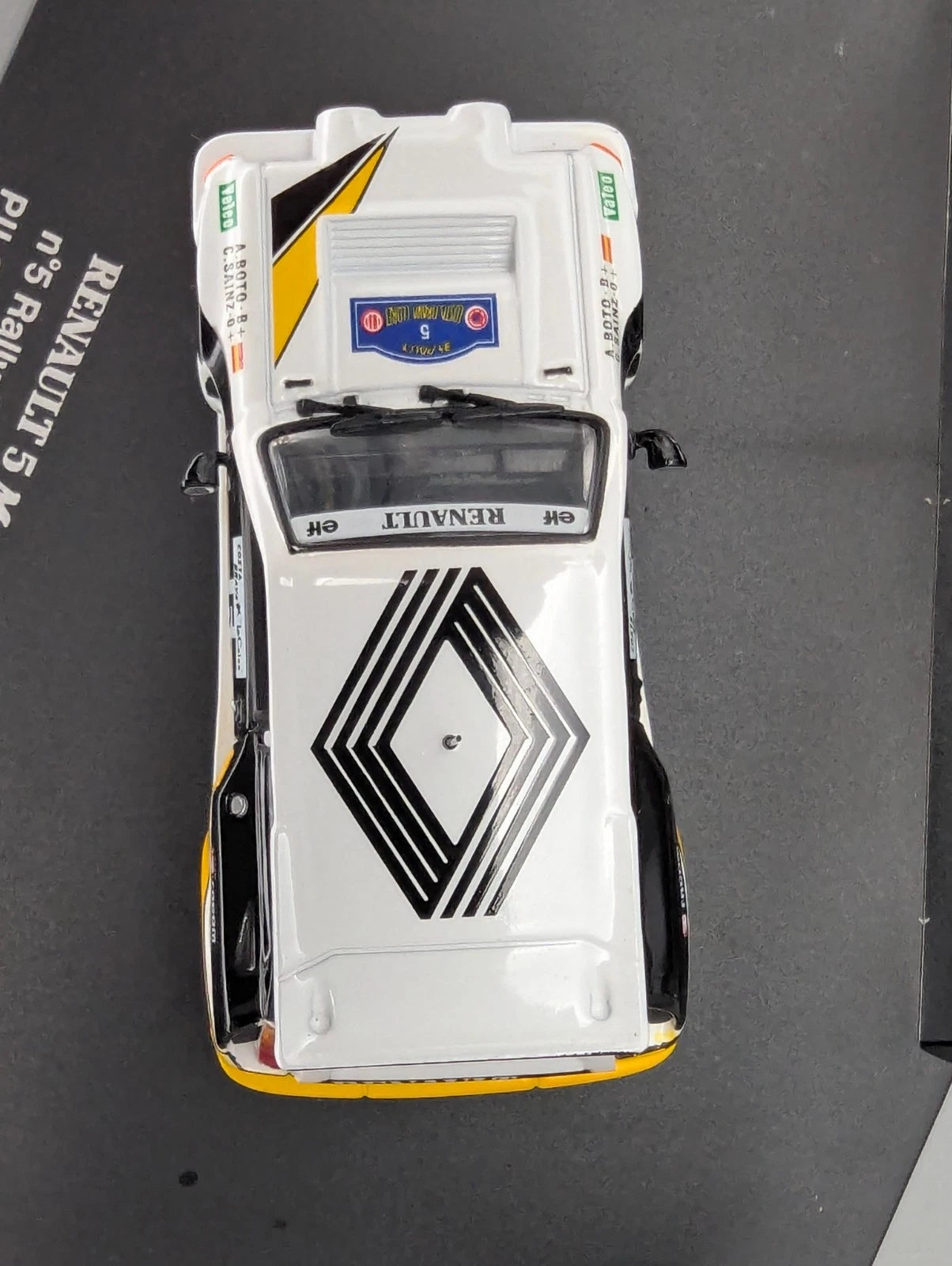 Modellautos 1:43 Universal Hobbies Renault Maxi Turbo 1966 #5 Sainz Boto Vitrine