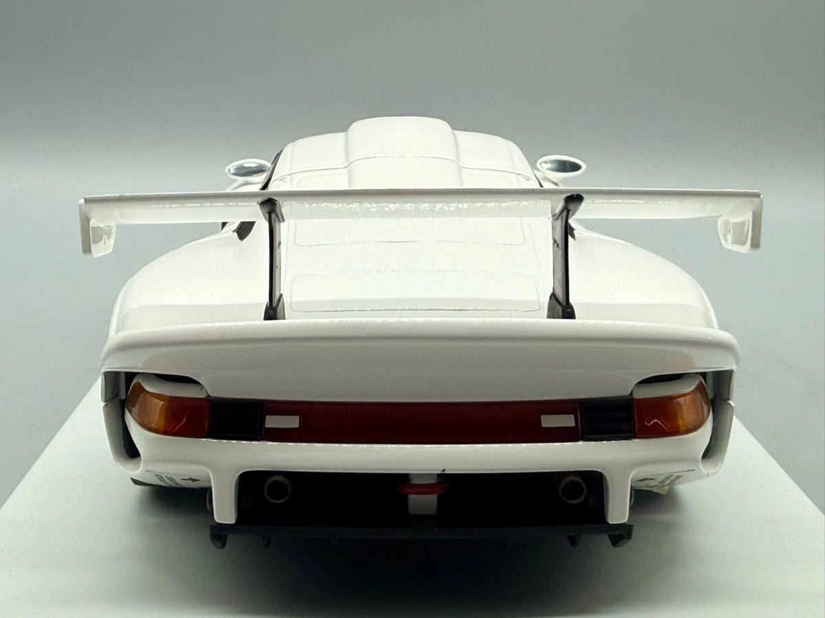 Modellautos 1:18 UT Models Porsche 911 GT1 mit OVP