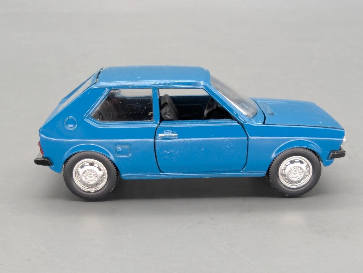 Modellautos 1:43 Schuco 301623 Volkswagen VW Polo in Original Schuco Vitrine