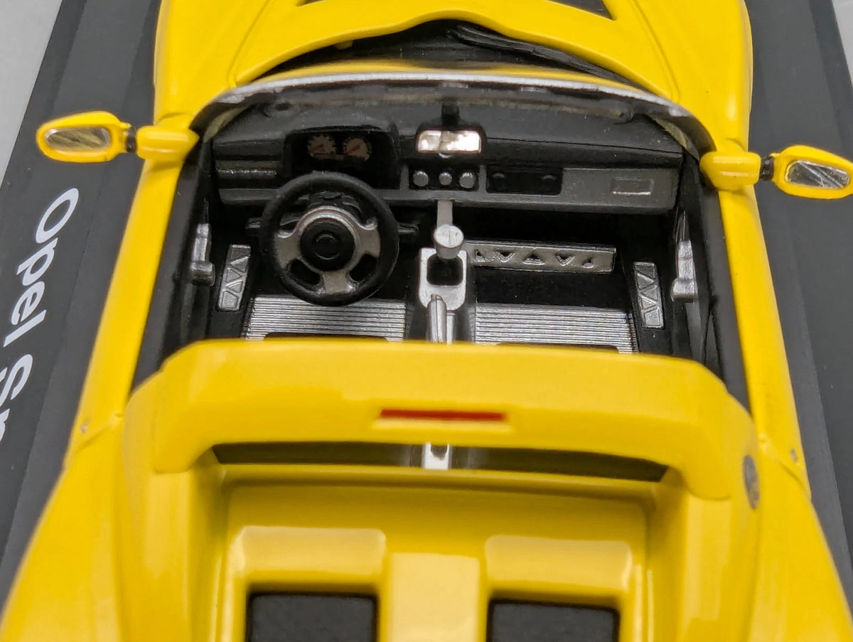 Modellautos 1:43 Schuco Opel Speedster Gelb mit Dealer OVP