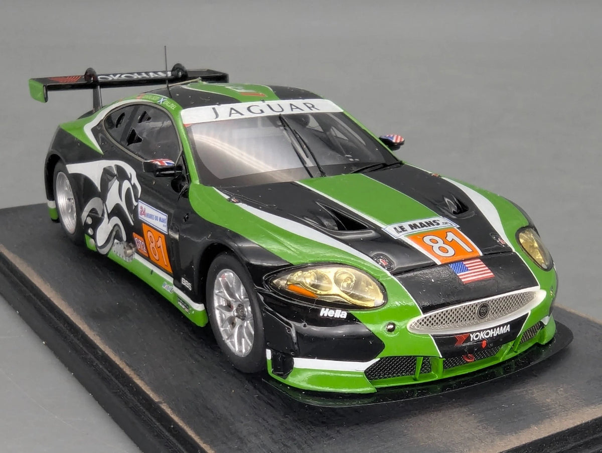 Modellautos 1:43 Spark  S2589 Jaguar XKRS 24h Le Mans 2010 #81 mit Vitrine