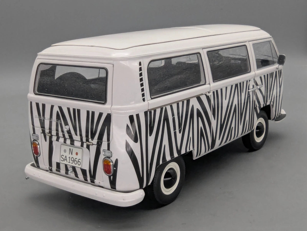 Modellautos 1:18 Schuco Volkswagen VW T2a Bus Safari mit OVP