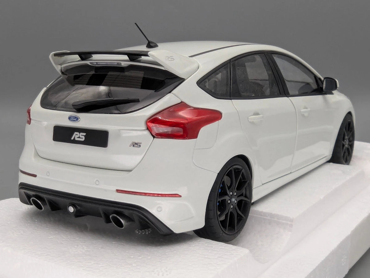 Modellautos 1:18 AUTOart 72951 Ford Focus RS 2016 Frozen White mit OVP
