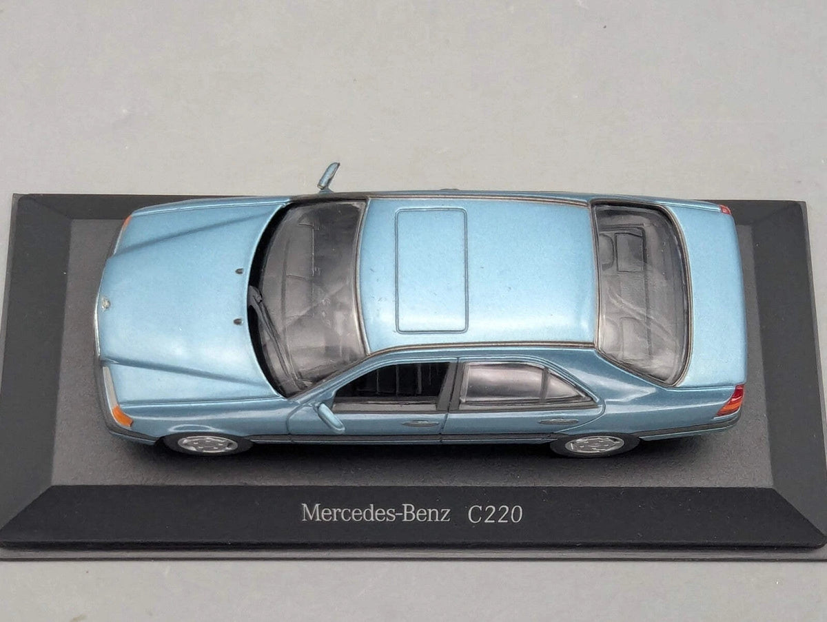 Modellautos 1:43 Minichamps Mercedes Benz C220 Hellblau Metallic mit Dealer OVP