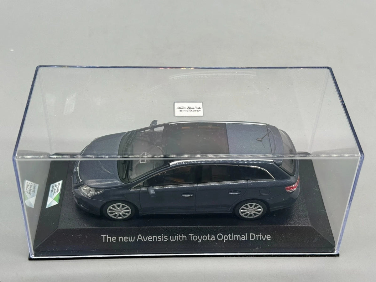 Modellautos 1:43 Minichamps Toyota Aventis mit OVP
