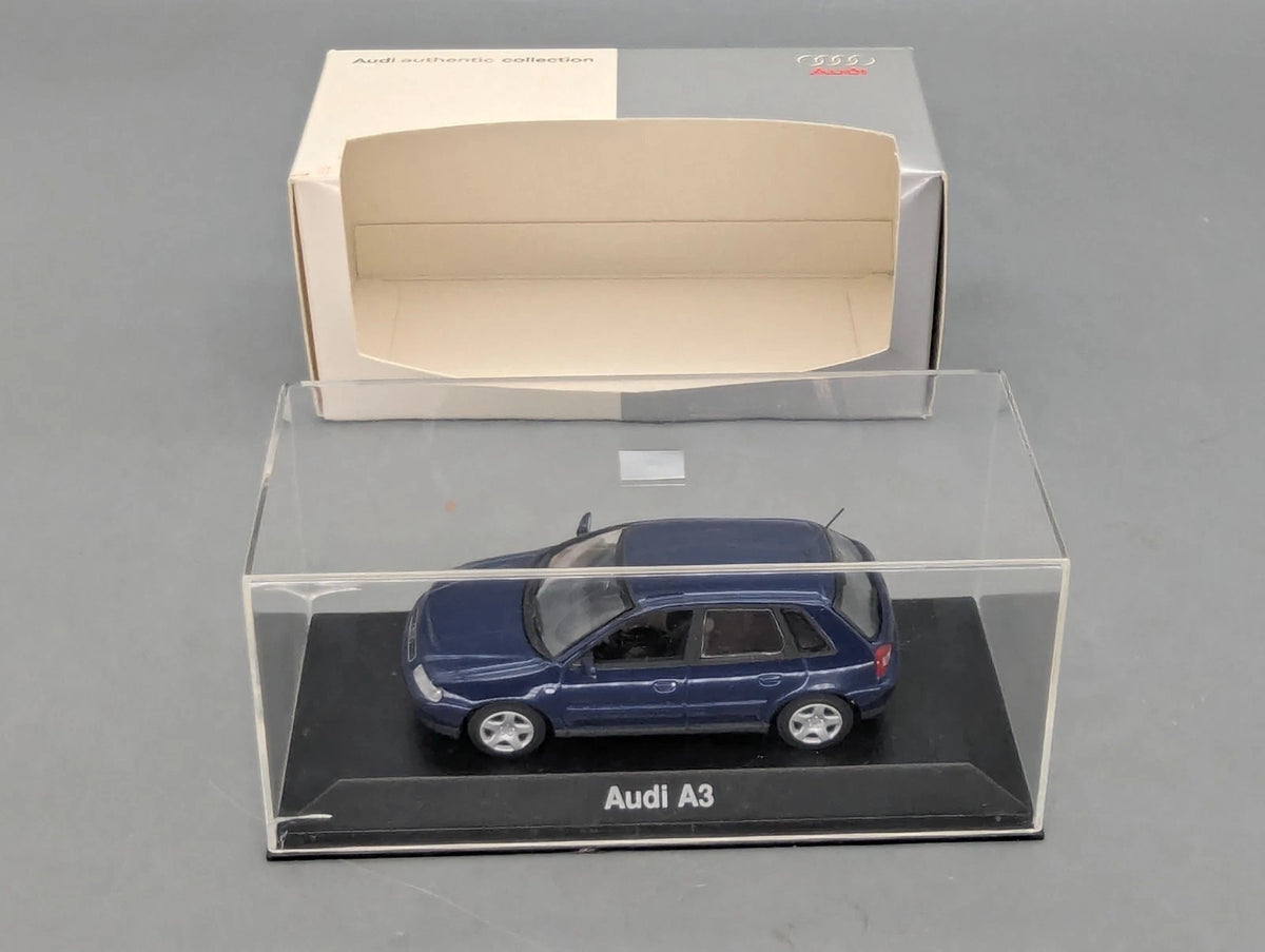 Modellautos 1:43 Minichamps Audi A3 Blau Metallic mit Dealer OVP
