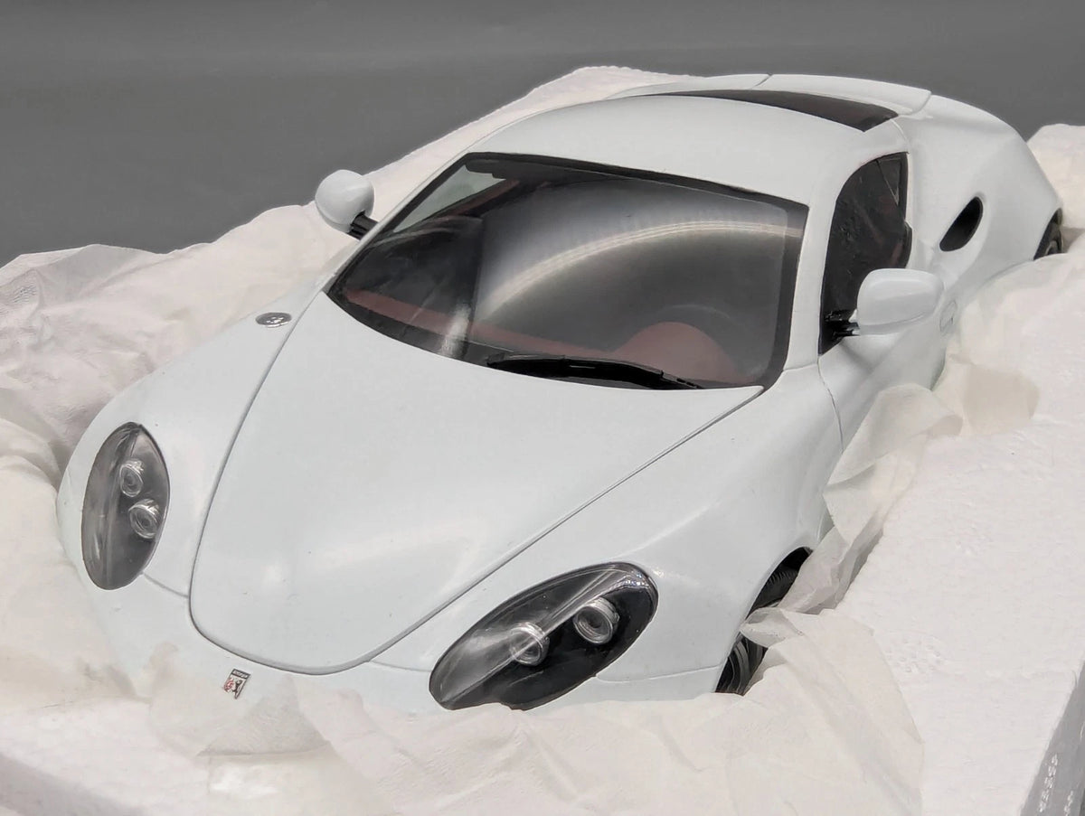 Modellautos 1:18 Revell Artega GT Schneeweiß mit OVP