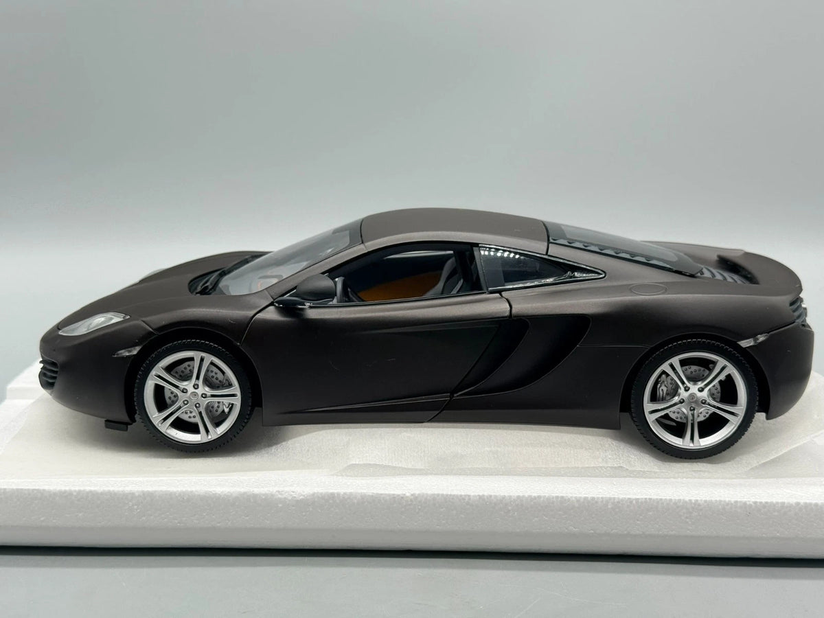 Modellautos 1:18 Minichamps McLaren MP4-12C mit OVP