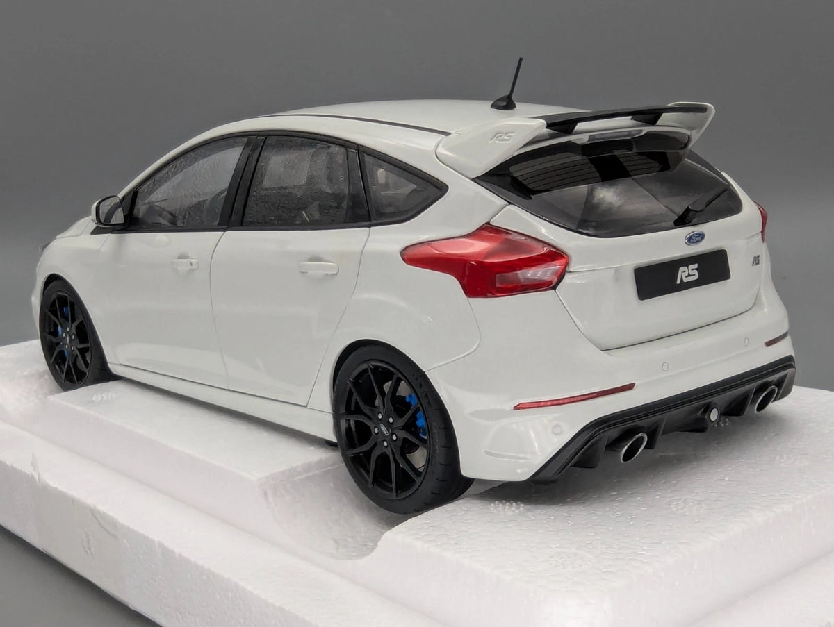 Modellautos 1:18 AUTOart 72951 Ford Focus RS 2016 Frozen White mit OVP