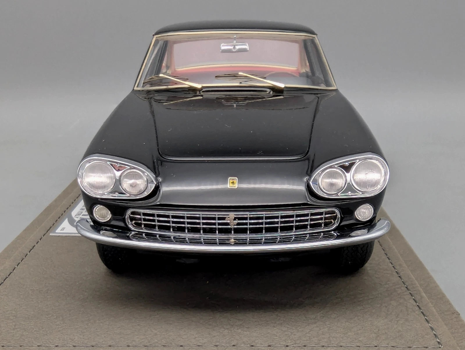 Modellautos 1:18 BBR Ferrari 330 GT 2+2 Limitiert 1/32 Lederplatte Vitrine OVP