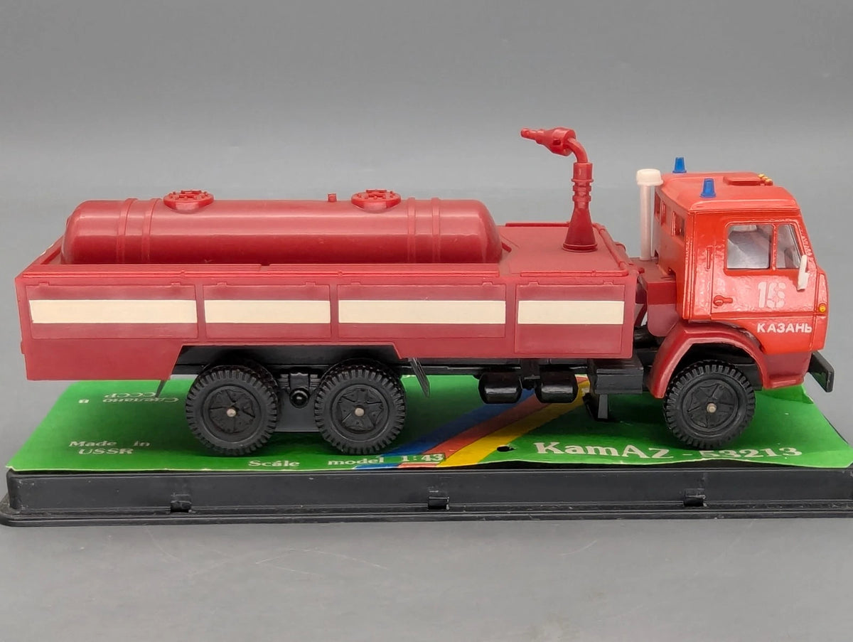 LKW Modelle 1:43 KaMa3 53213 Feuerwehr mit Vitrine