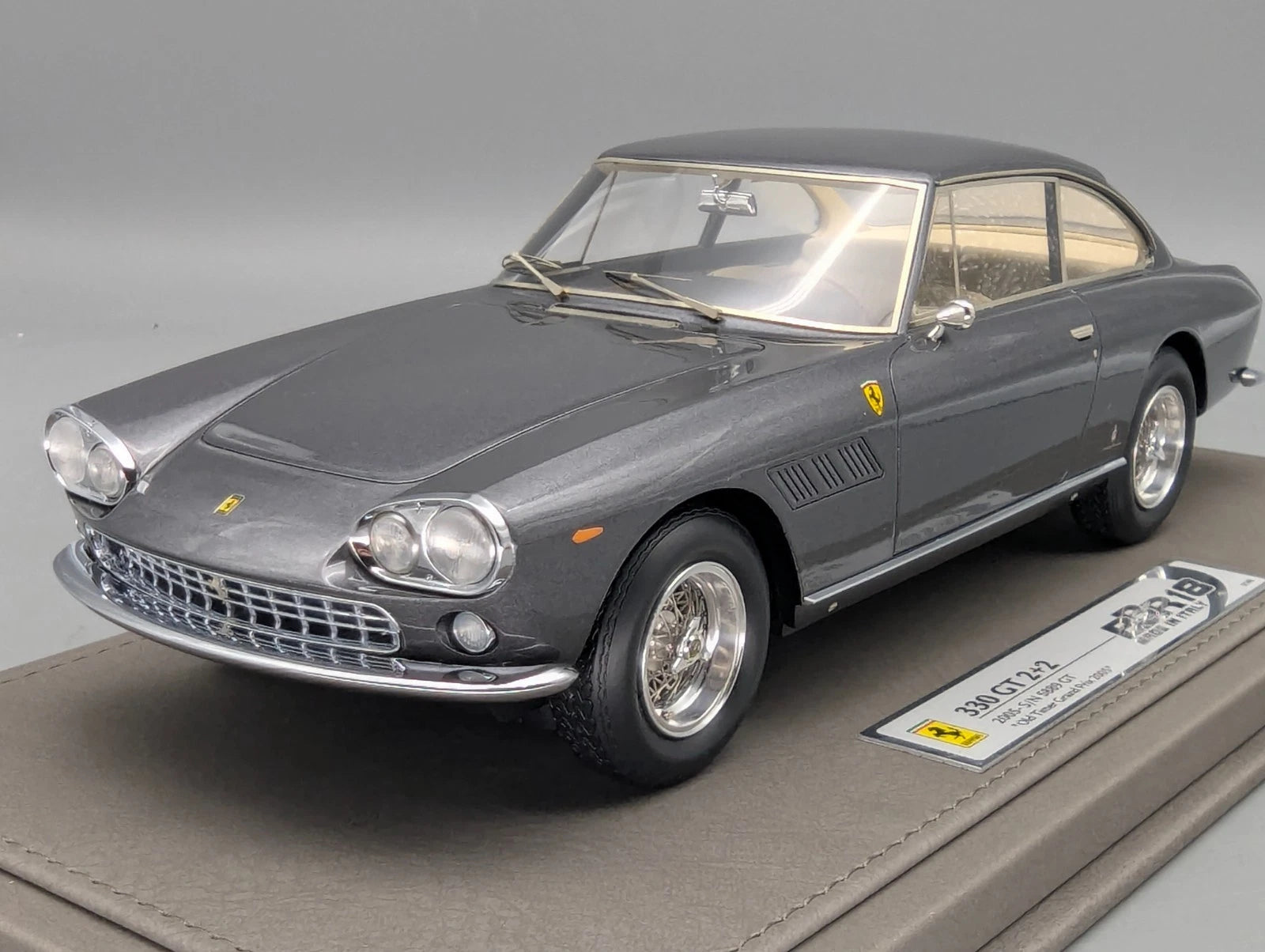 Modellautos 1:18 BBR Ferrari 330 GT 2+2 Limitiert 1/48 Lederplatte Vitrine OVP