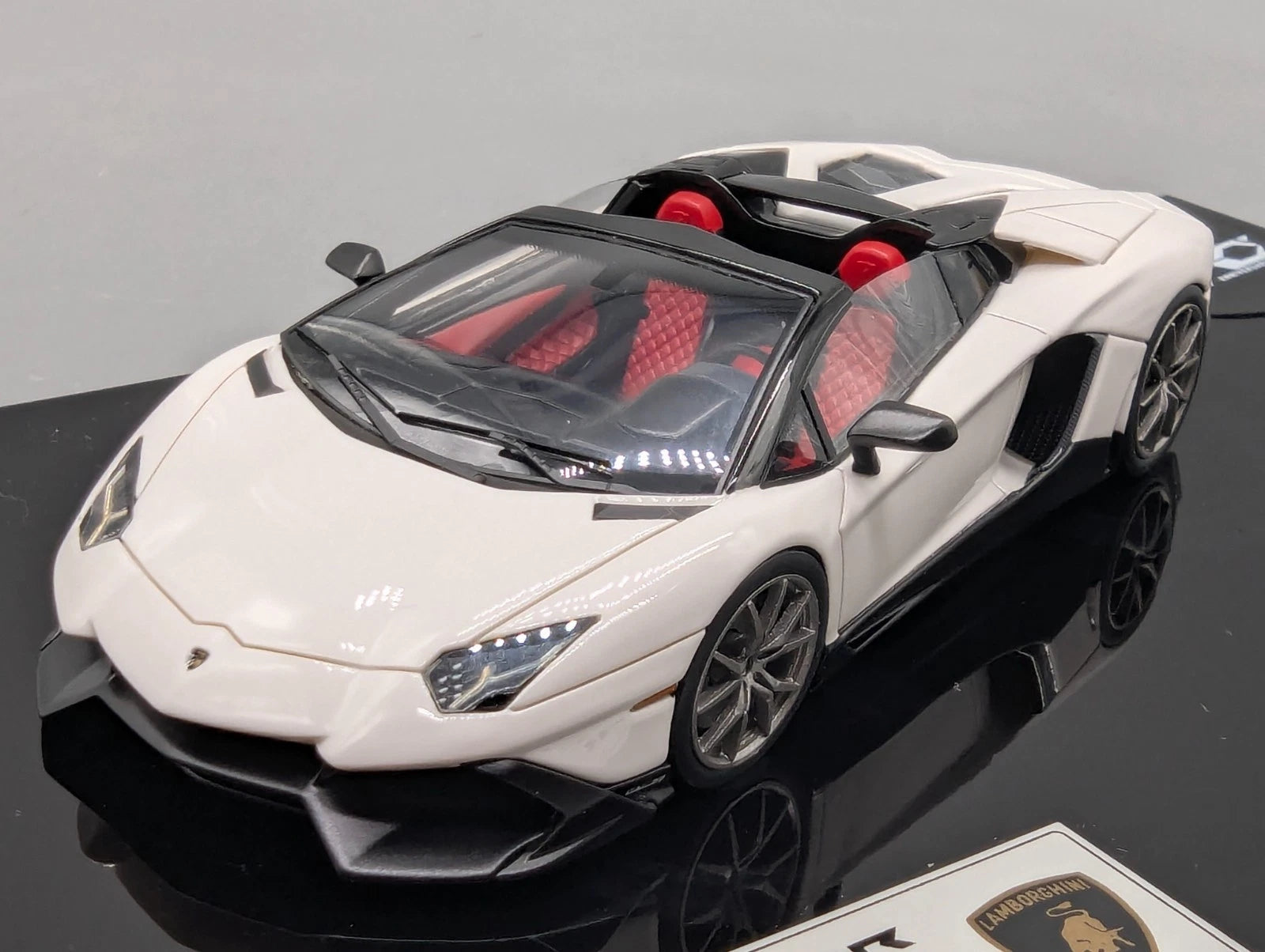 Eidolon Make Up 1:43 Lamborghini Aventador LP720-4 Roadster Engine Set Weiß OVP