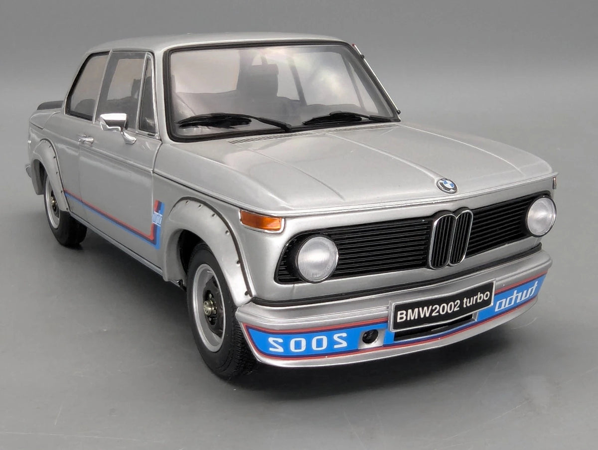 Modellautos 1:18 Kyosho BMW 2002 Turbo Silber mit OVP