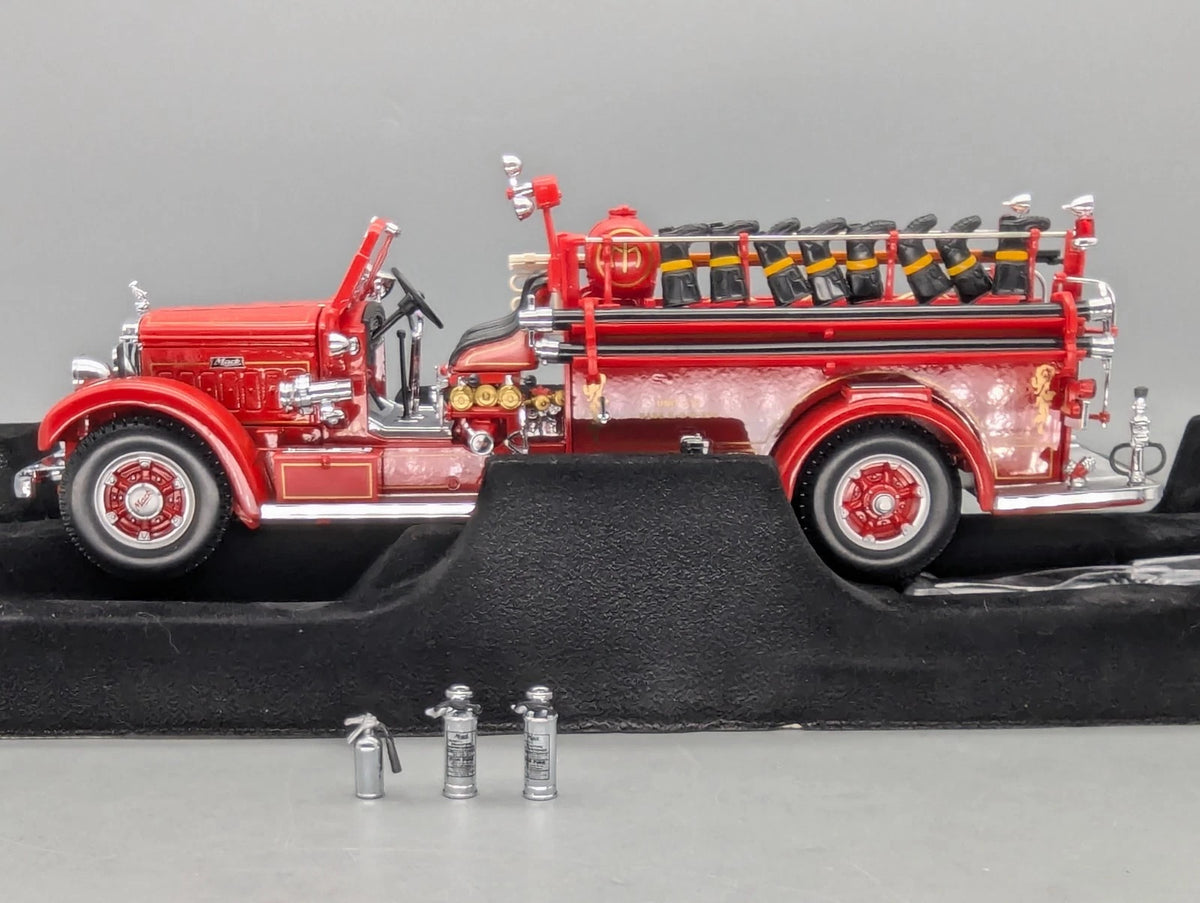 Modellautos 1:24 Yat Ming Road Signature 1935 Mack Type 75BX Feuerwehr mit OVP