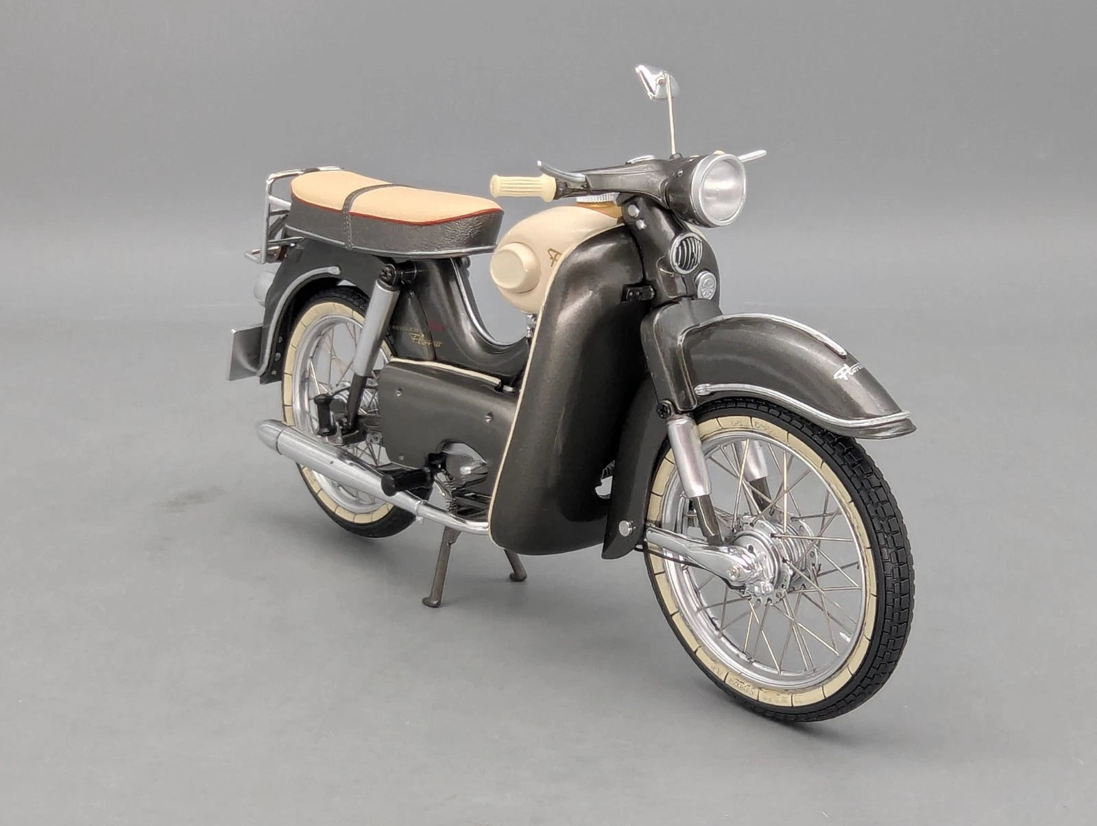 Motorrad Modell 1:10 Schuco Kreidler Florett Super mit Beinschild Grau mit OVP