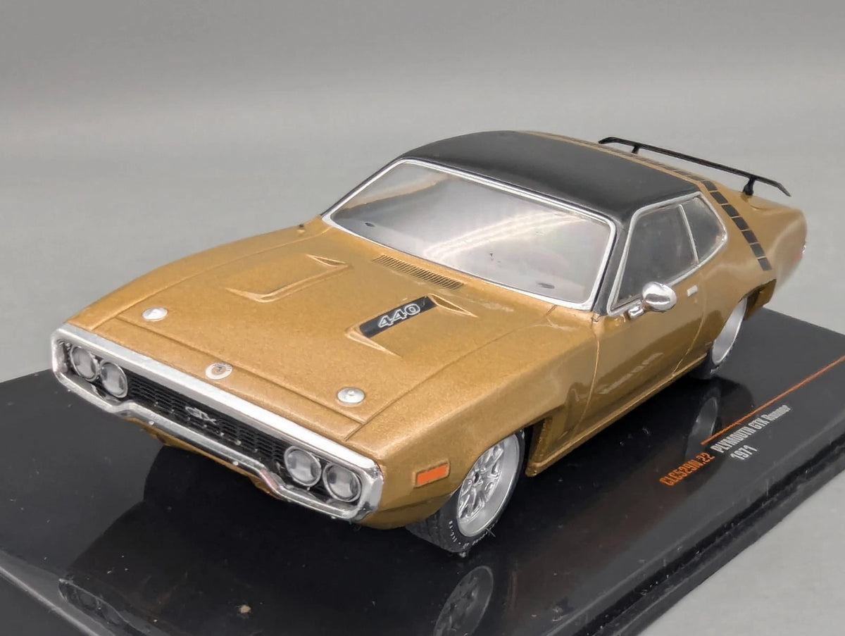 Modellautos 1:43 Ixo Plymouth GTX Runner 1971 mit Vitrine