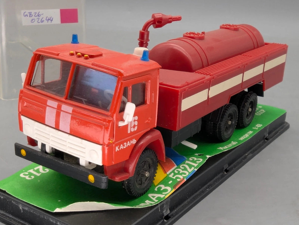LKW Modelle 1:43 KaMa3 53213 Feuerwehr mit Vitrine