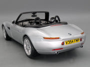 Modellautos 1:18 Kyosho BMW Z8 James Bond 007 Edition 1999 Silber mit OVP