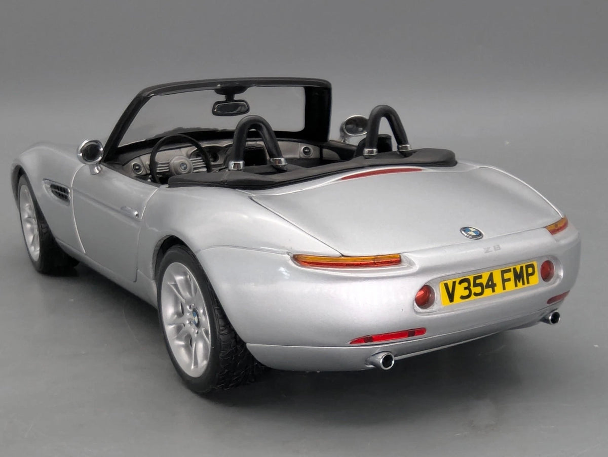 Modellautos 1:18 Kyosho BMW Z8 James Bond 007 Edition 1999 Silber mit OVP