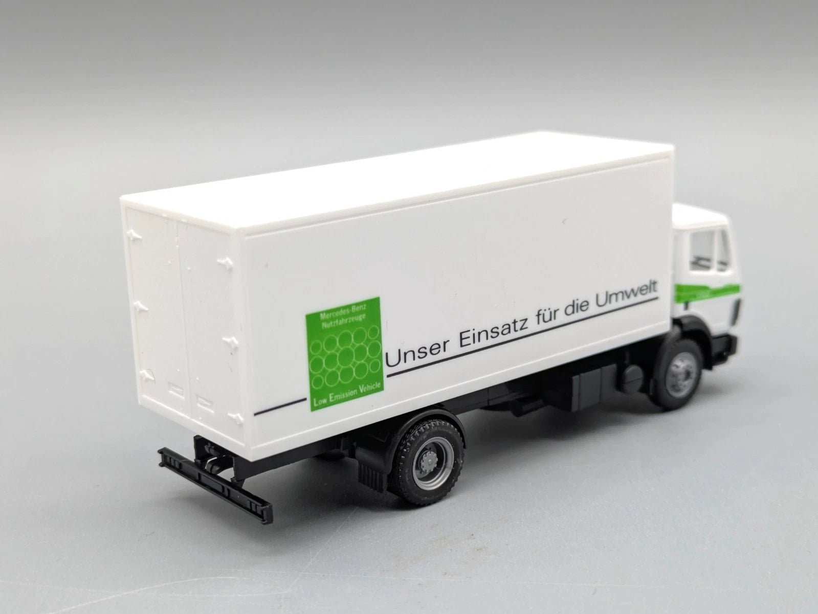 Lkw Modell 1:87 Herpa Mercedes-Benz Low Emission Vehicle Werbemodell mit OVP
