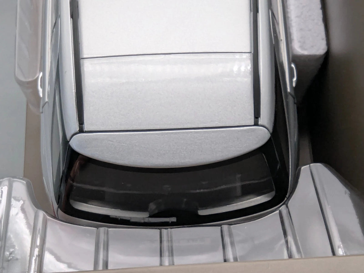 Modellautos 1:18 Minichamps Mercedes-Benz M-Klasse Iridium Silber mit Dealer OVP
