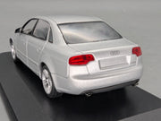 Modellautos 1:43 Minichamps Audi A4 B7 Avus Silber Metallic mit Dealer OVP