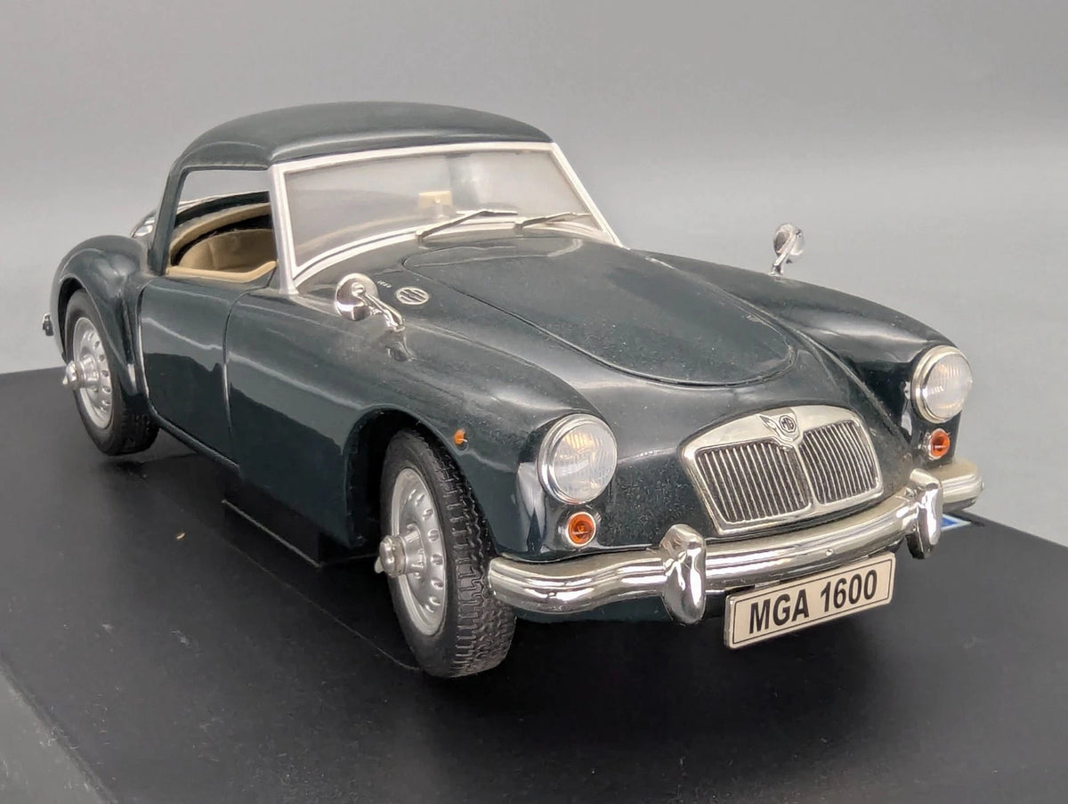 Modellautos 1:18 Revell MGA Roadster British Racing Green / Dunkel Grün mit OVP