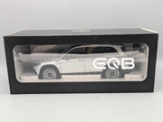 Modellautos 1:18 NZG Mercedes Benz EQB Iridiumsilber mit Dealer OVP