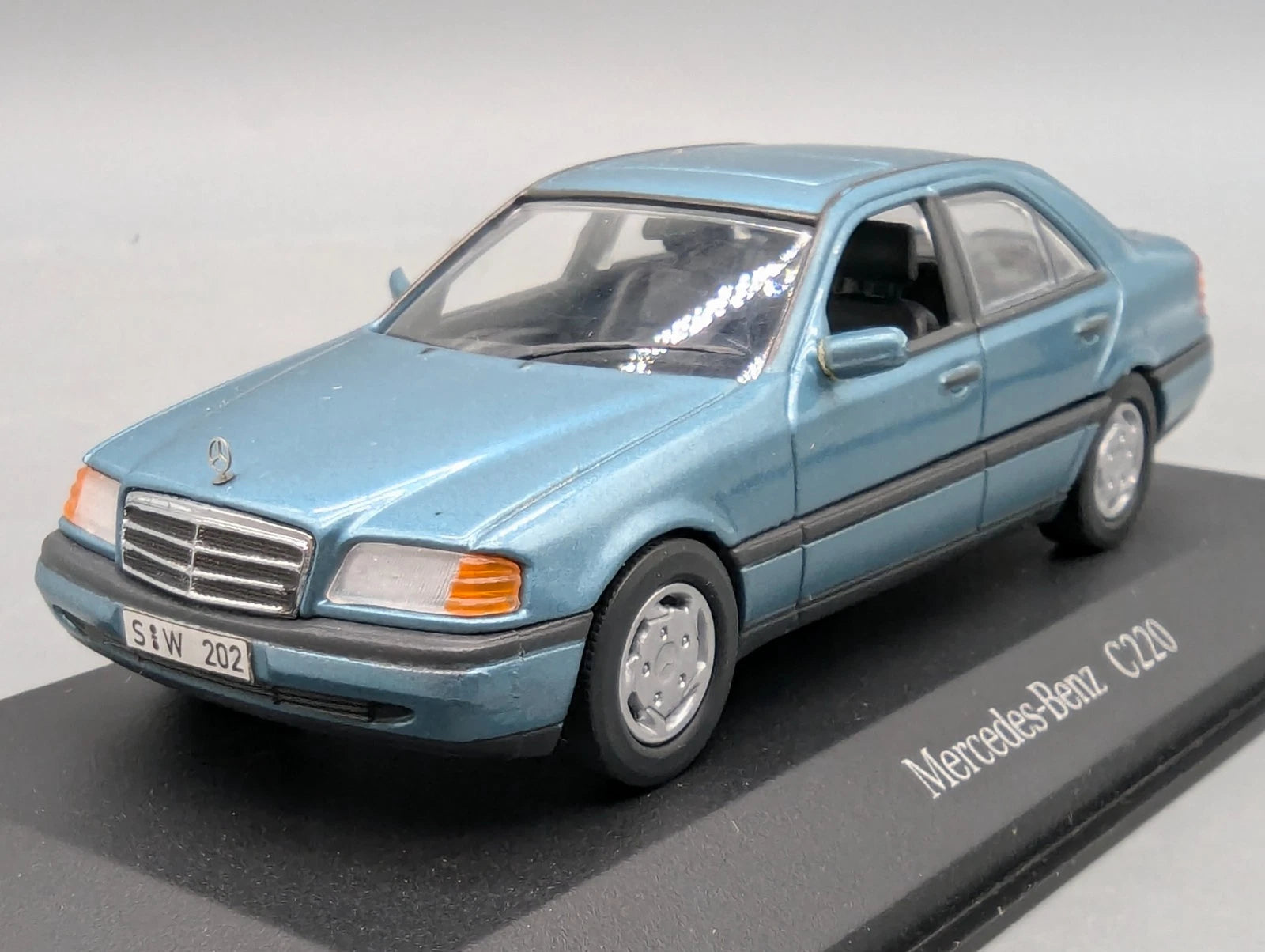 Modellautos 1:43 Minichamps Mercedes Benz C 220 Petrol Metallic mit Dealer OVP