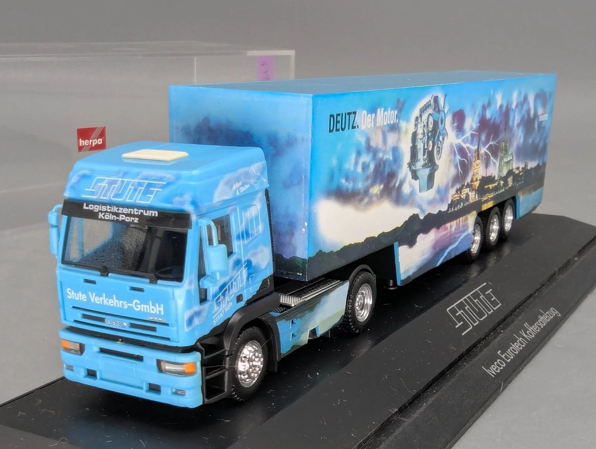 Lkw Modell 1:87 Herpa Iveco Eurotech Koffersattelzug Deutz Stute mit Vitrine