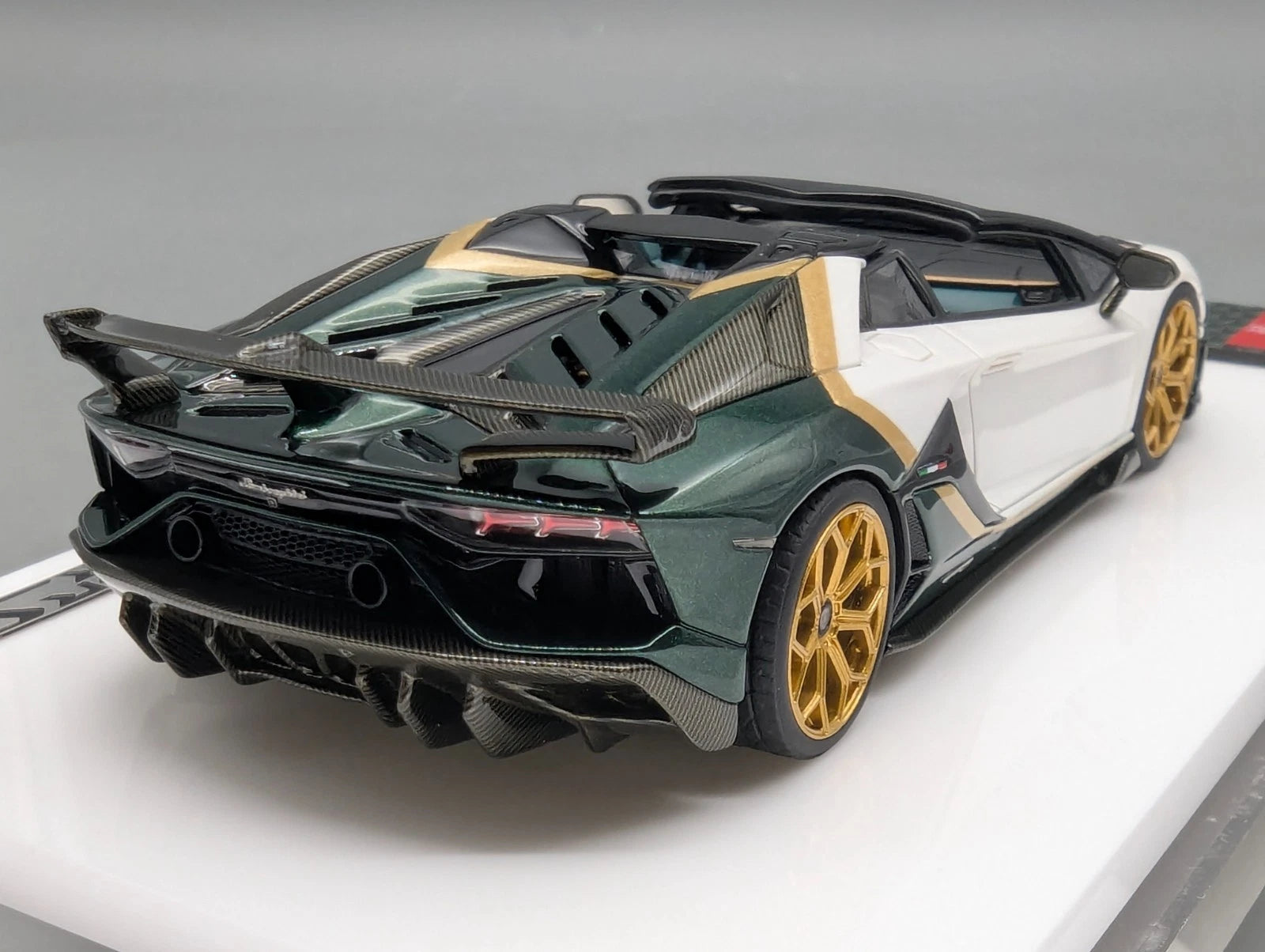 Eidolon Make Up 1:43 Lamborghini Aventador SVJ Roadster Weiß Grün Ltd 39/100 OVP