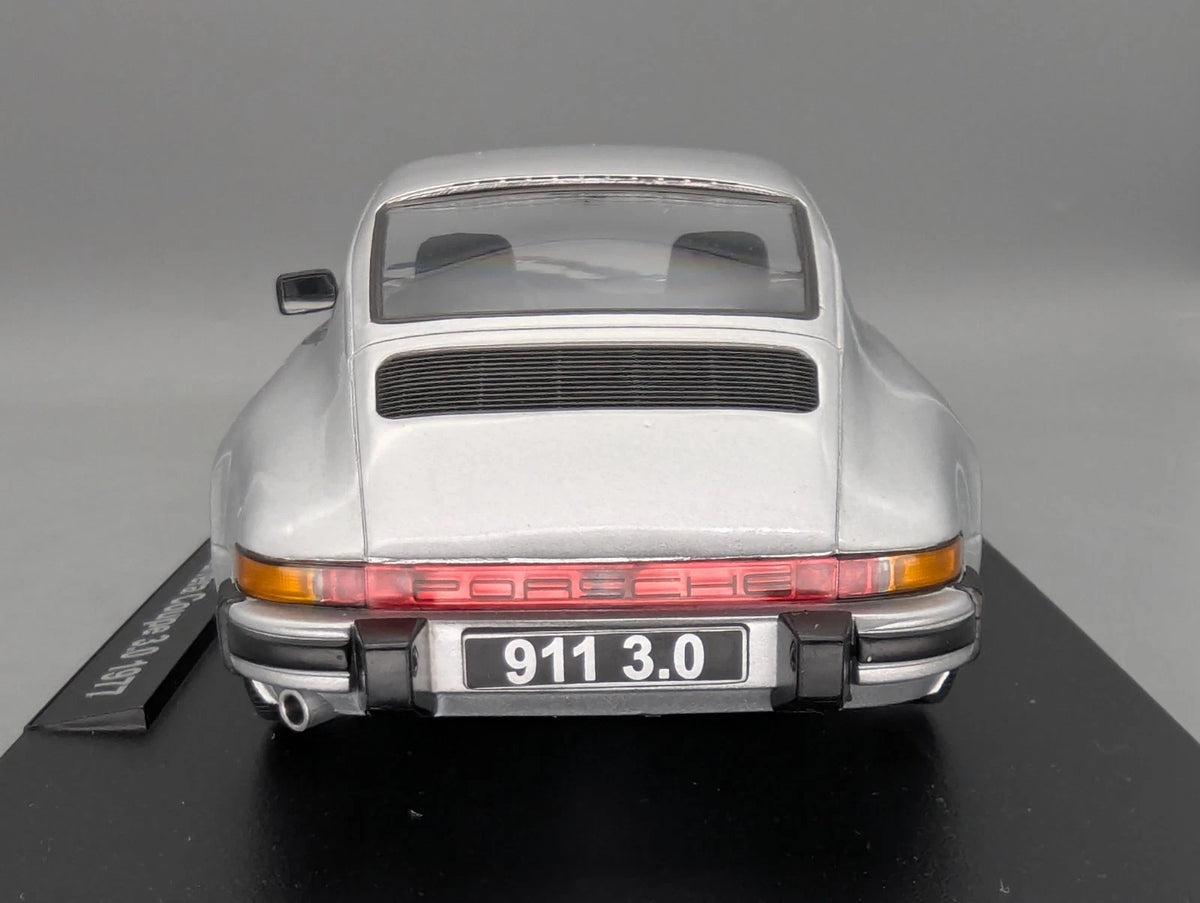 Modellautos 1:18 KK-Scale Porsche 911 Carrera Coupe 3.0 1977 Silber mit OVP