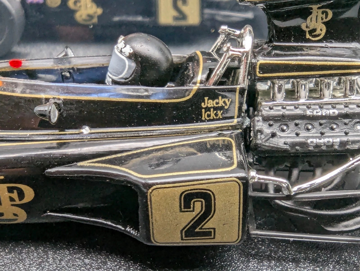 Modellautos 1:43 Quartzo Lotus 72E German GP 1974 #2 Jacky Ickx mit Vitrine