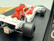 Modellautos 1:43 Quartzo Tyrrell 004 Eddie Keizan GP 1973 #26 + Vitrine