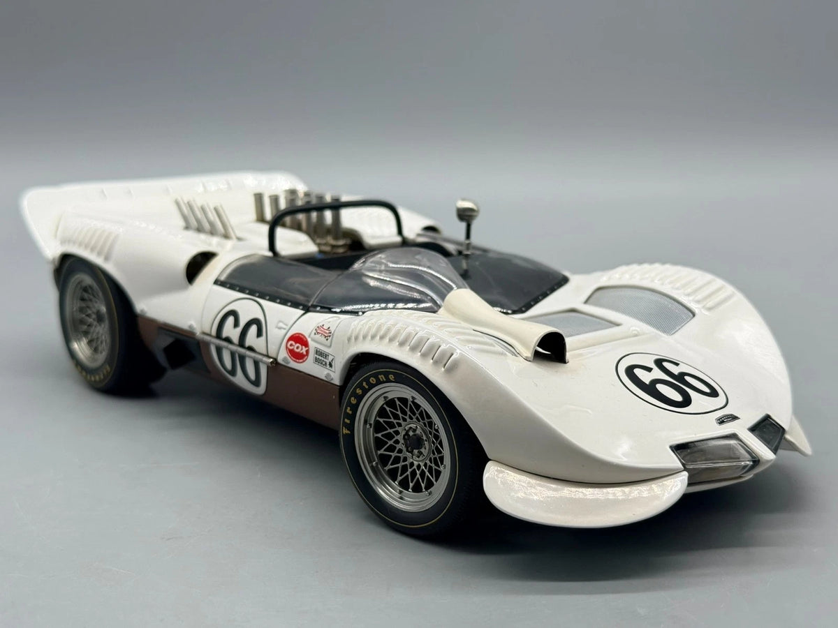 Modellautos 1:18 AUTOart Millennium Chaparral 2 #66 mit OVP