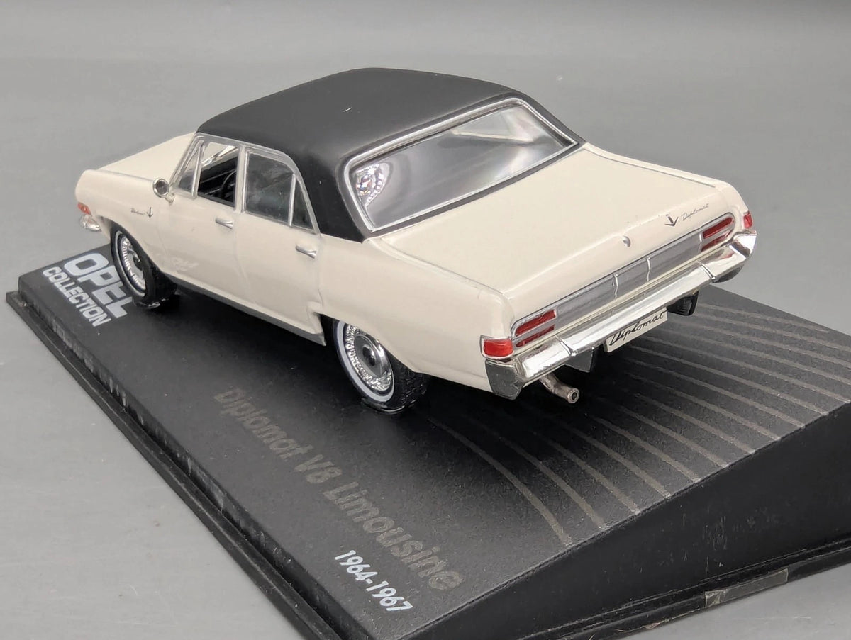Modellautos 1:43 Ixo für Eaglemoss Opel Collection Diplomat V8 Limousine Vitrine