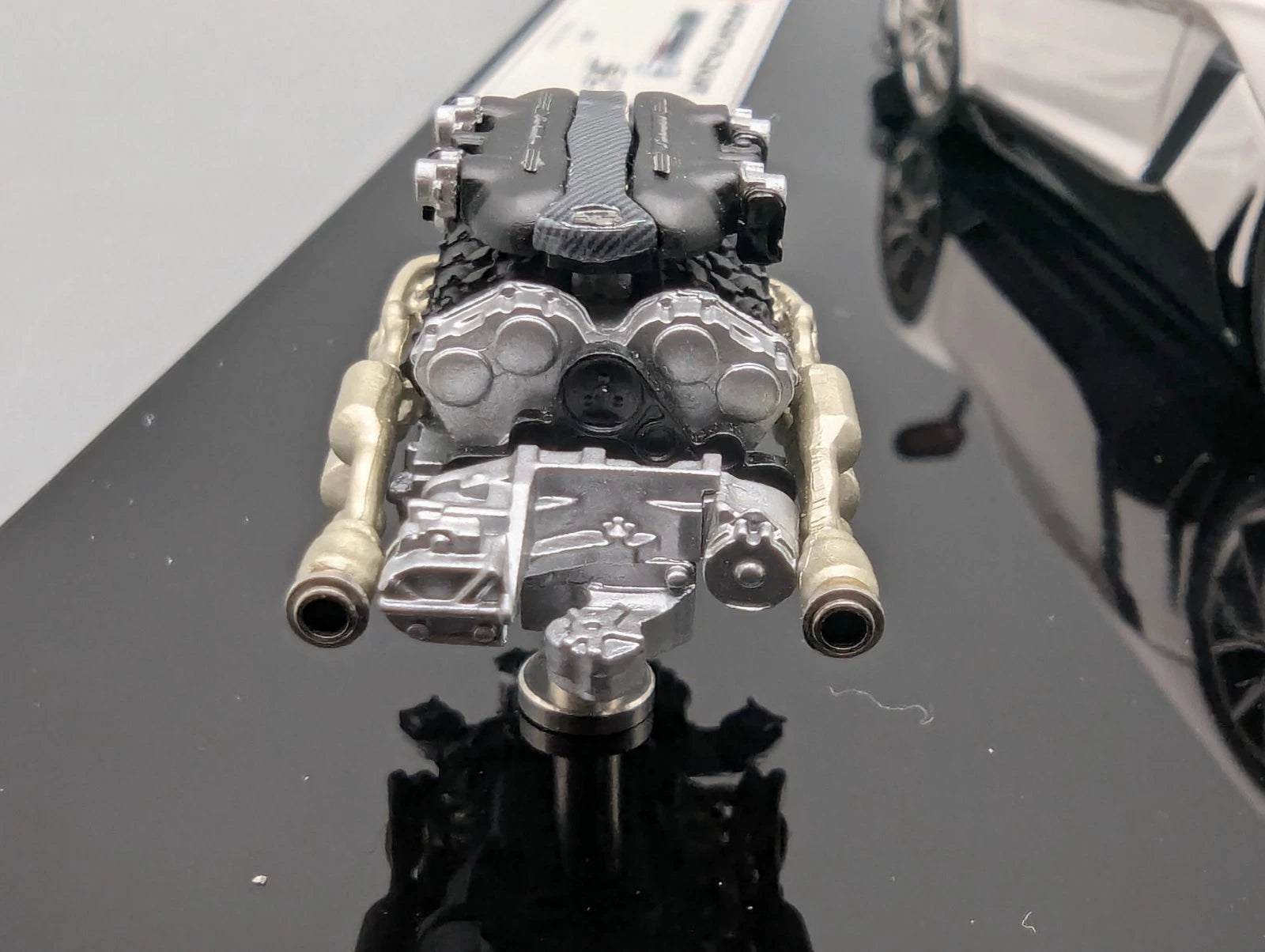 Eidolon Make Up 1:43 Lamborghini Aventador LP720-4 Roadster Engine Set Weiß OVP