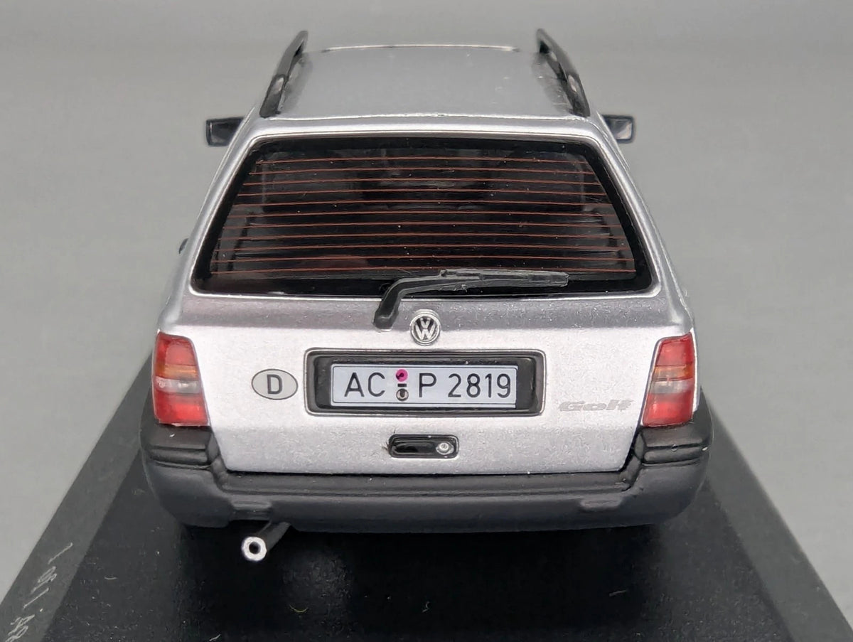 Modellautos 1:43 Minichamps Volkswagen VW Golf Variant 1993 Silber mit OVP