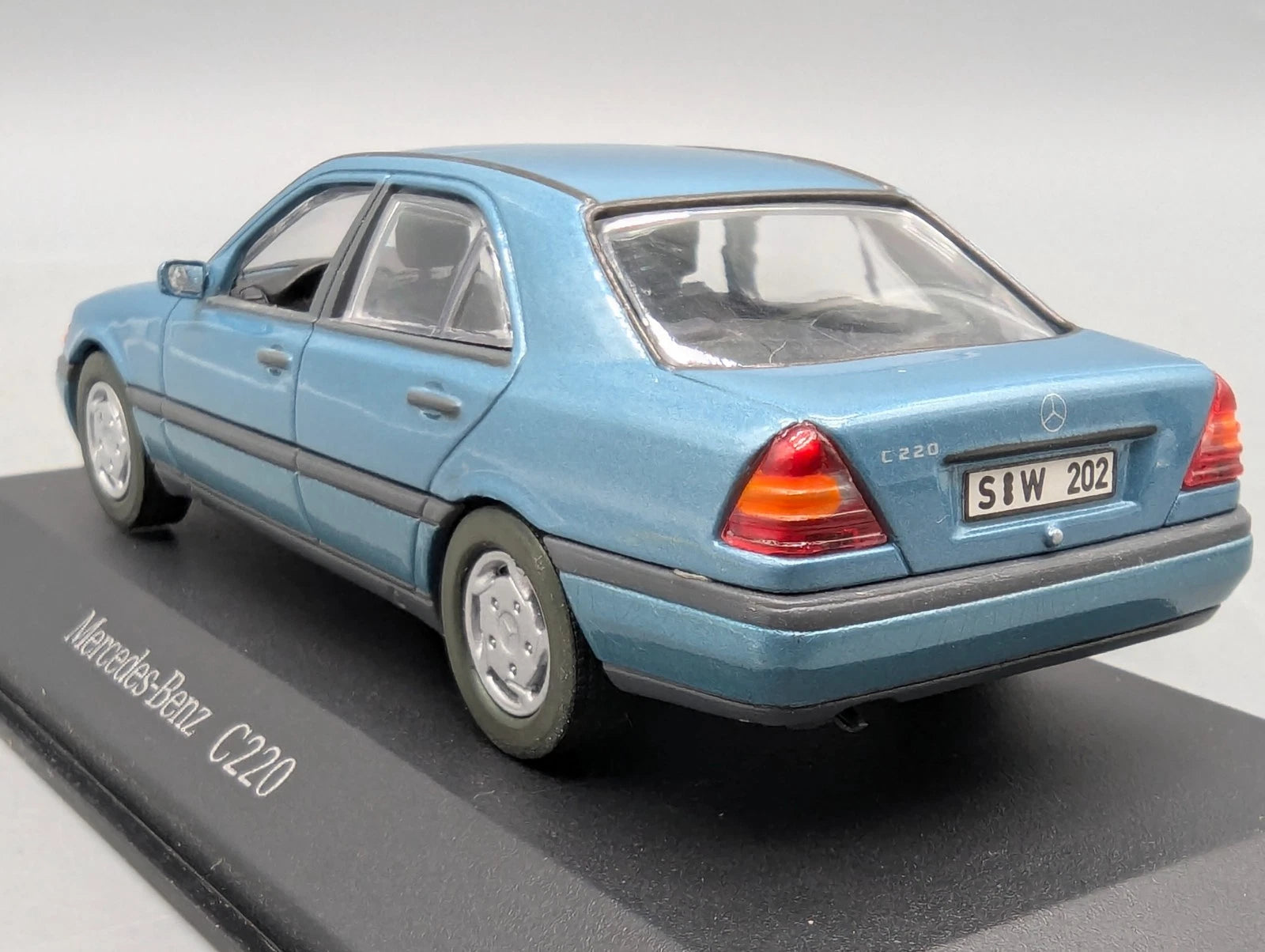Modellautos 1:43 Minichamps Mercedes Benz C 220 mit OVP