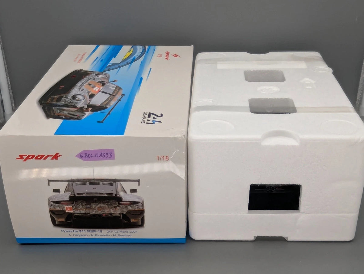 Modellautos 1:18 Spark 18S701 Porsche 911 RSR-19 24h Le Mans 2021 #18 OVP