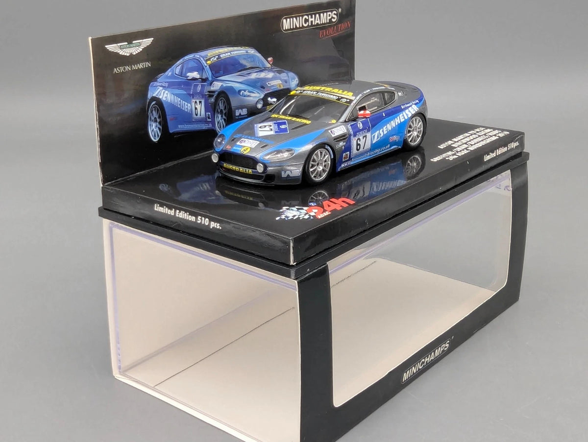 Modellautos 1:43 Minichamps Aston Martin V8 N24 24h Nürburgring 2010 #67 mit OVP